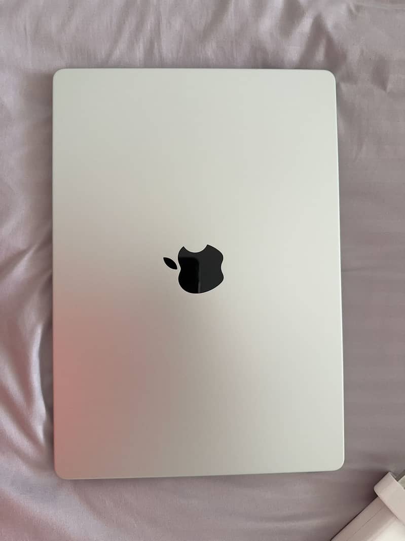 Apple M1 Max (10-core CPU, 32-core GPU) 14 inches 3
