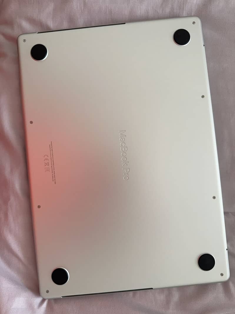 Apple M1 Max (10-core CPU, 32-core GPU) 14 inches 4