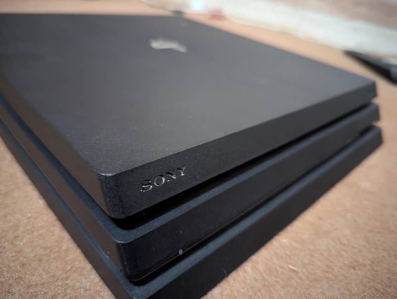 PS4 pro 1 TB & Orignal Controller 0