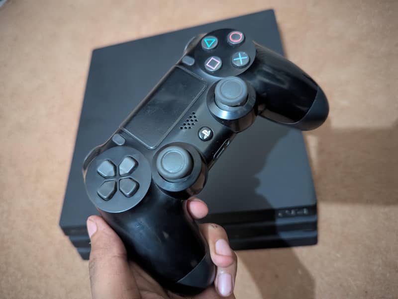 PS4 pro 1 TB & Orignal Controller 2