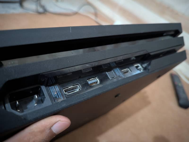 PS4 pro 1 TB & Orignal Controller 3