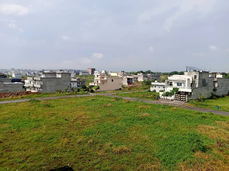 Beautiful Location Plot 16