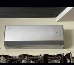 Gree Dc inverter Ac 1 Ton.
