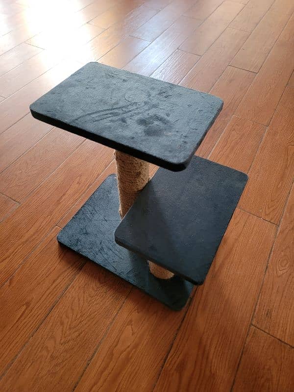 scraching post for cats. not used even a single time 0