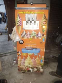 Con icream  machine for sale zbrdast cooling capacity lush condition
