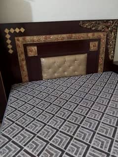 bed set , bed , side table , dressing table and shokees for sale