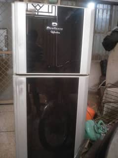 dawlance fridge in good condition