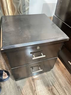KING SIZE BED WITH 2 side tables and 2 chairs with table