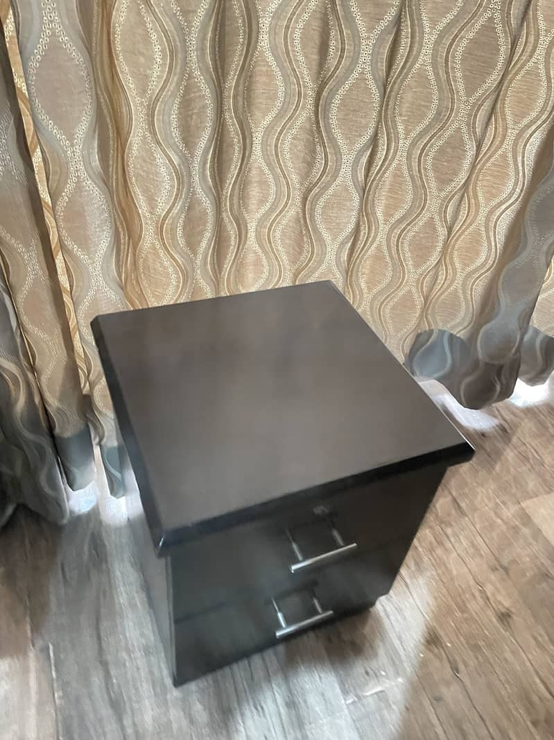 KING SIZE BED WITH 2 side tables and 2 chairs with table 1