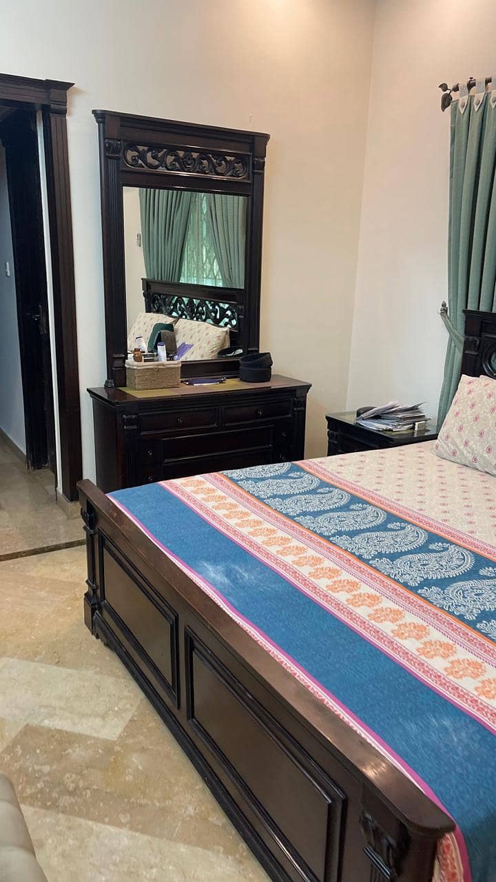 double bed king size with two side tables and dressing table 0