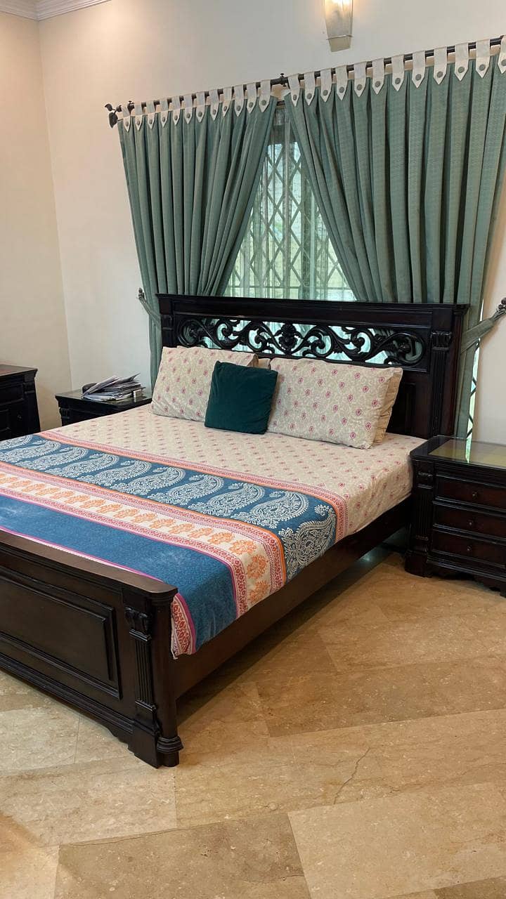 double bed king size with two side tables and dressing table 1