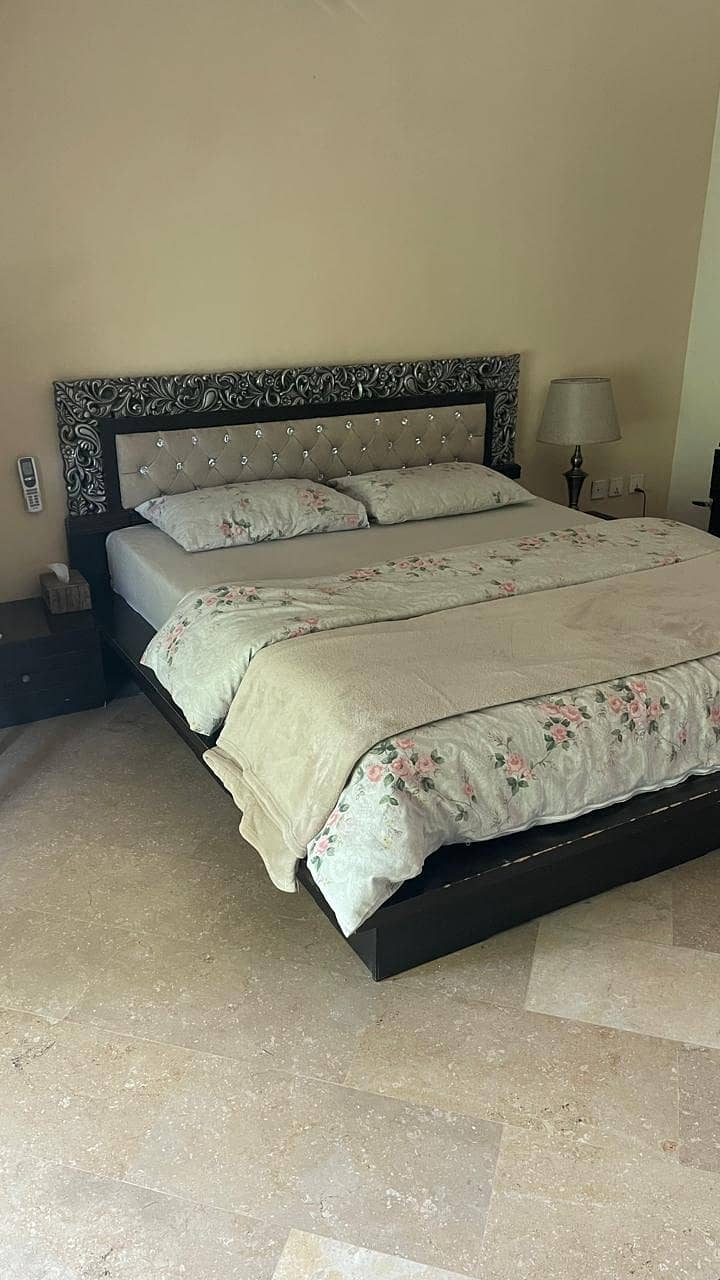double bed king size with two side tables and dressing table 2
