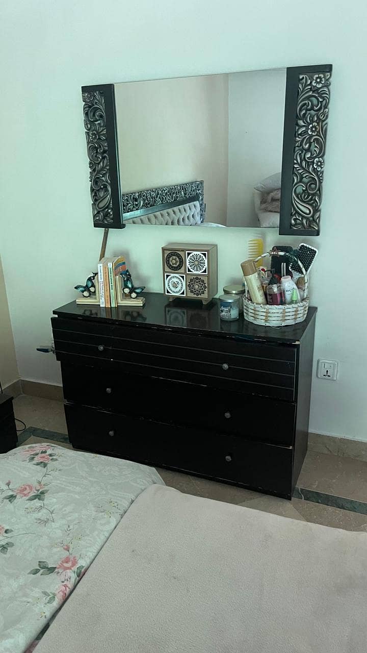 double bed king size with two side tables and dressing table 3