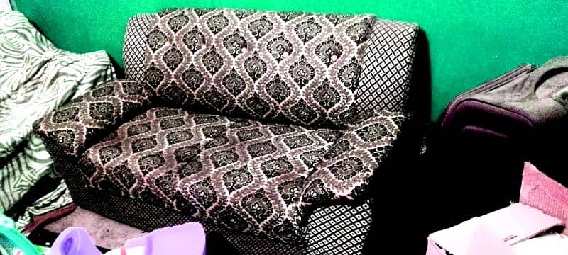 seven seater sofa in good condition without use. 1