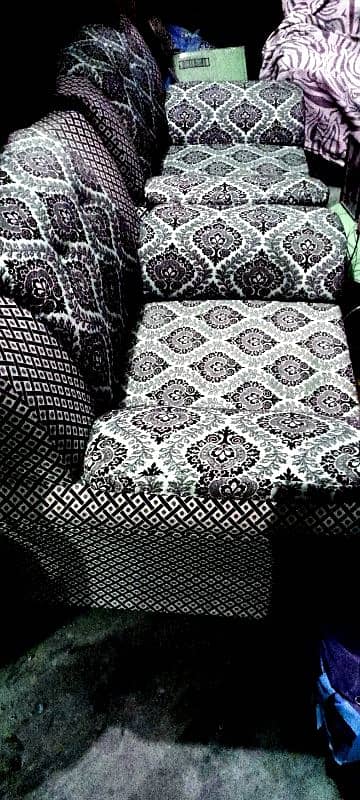 seven seater sofa in good condition without use. 2
