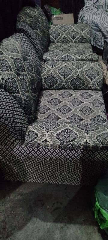 seven seater sofa in good condition without use. 4