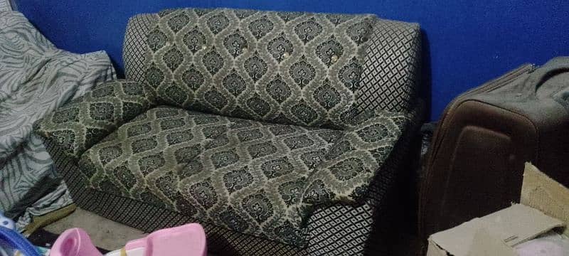 seven seater sofa in good condition without use. 6