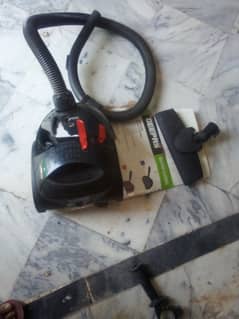 Geepas vacuum cleaner GVC2595