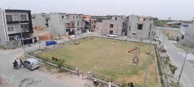10 Marla corner plot for sale in jade block block facing park