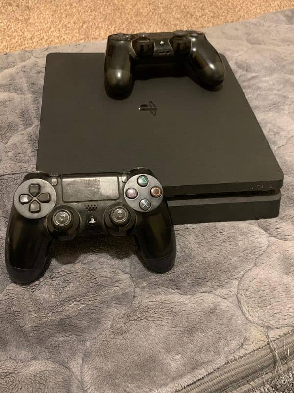 PlayStation 4 (Mint Condition) with 4 Controllers 0