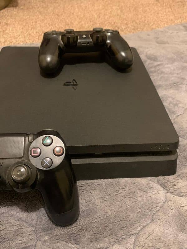 PlayStation 4 (Mint Condition) with 4 Controllers 1