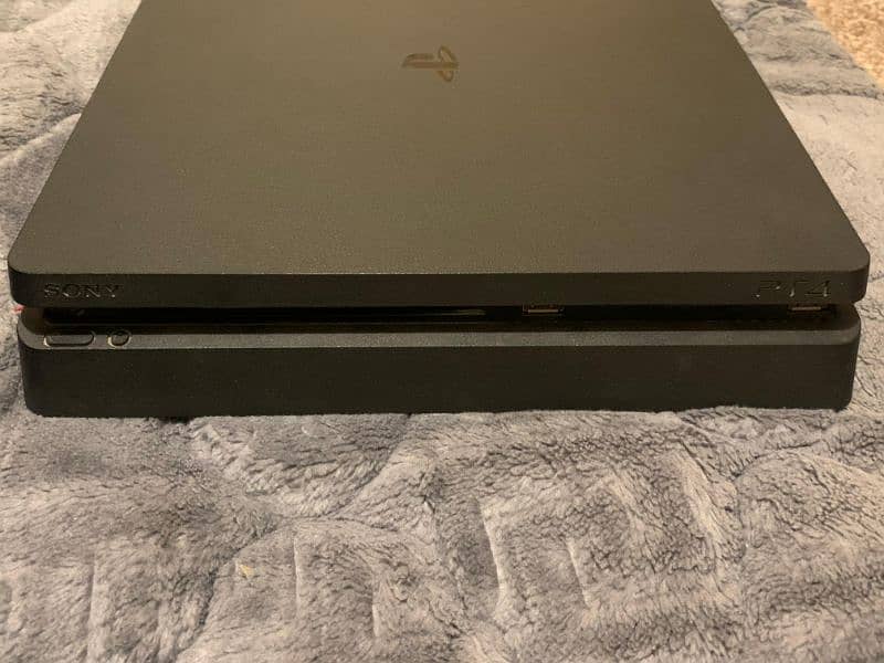 PlayStation 4 (Mint Condition) with 4 Controllers 2