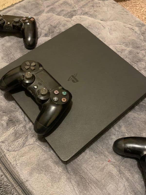 PlayStation 4 (Mint Condition) with 4 Controllers 3