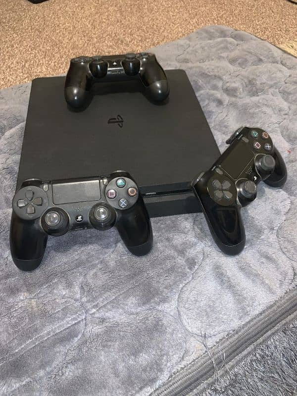 PlayStation 4 (Mint Condition) with 4 Controllers 9
