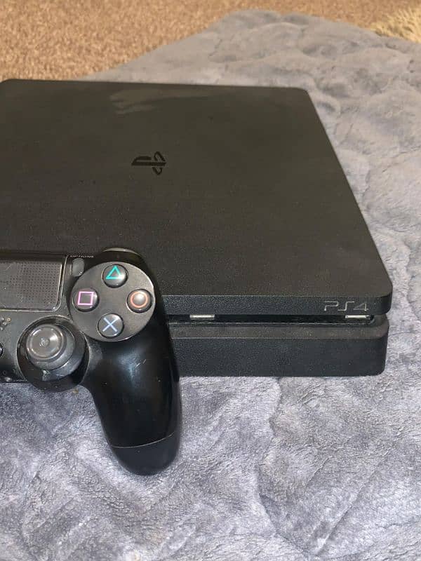 PlayStation 4 (Mint Condition) with 4 Controllers 10