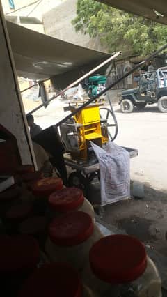 karigar ki zrorat hy ganny ki machine k liye