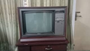 Old TV from the 90s, in working condition and well-maintained 24 inch