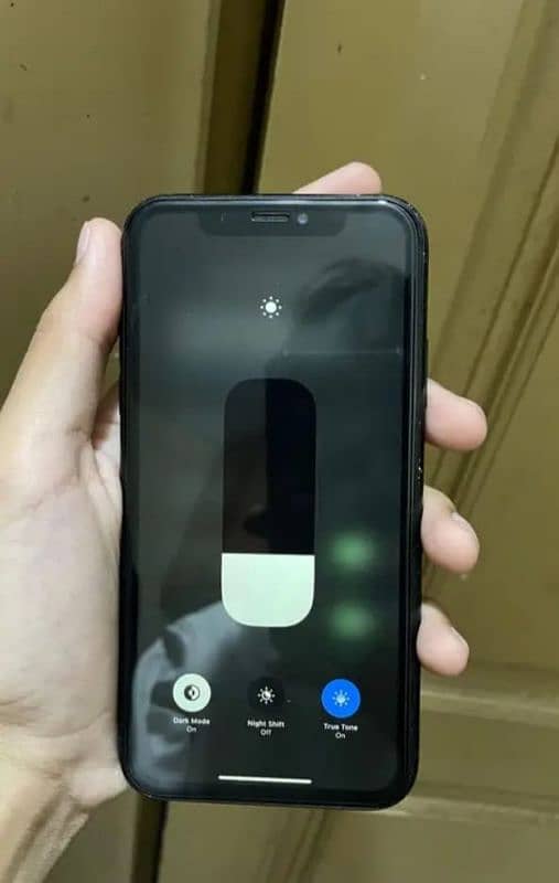 iphone XR using very good  condition 10/8 2