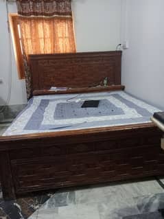 Elegant King-Size Wooden Bed*