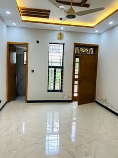 6 Marla Double Storey Old House At Excellent Location