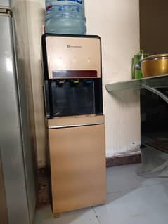 Dawlance water dispenser with refregirator