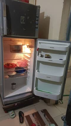 Dawlance Medium size in excellent working condition
