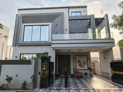 10 MARLA BRAND NEW FACING PARK HOUSE FOR SALE IN VALENCIA TOWN