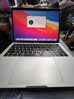Mac Book Pro 2017 i7 Touch bar 13 inches