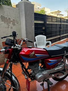 all okay red colour bike 2006 model Lahore number