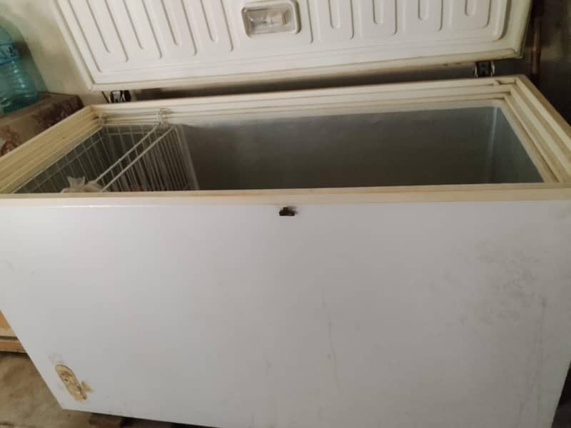 Waves deep freezer 0