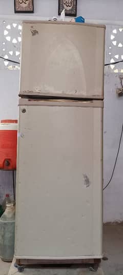 dawlance fridge medium size for sale, all okay hai bas gas dale gi