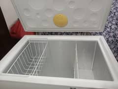 Hair deep freezer in very good condition 03004757750
