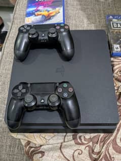 Ps4 slim with two controller