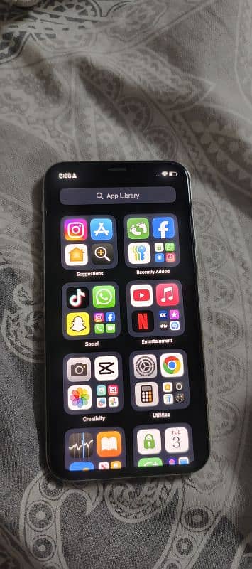 Iphone xs 256 Rs:39k factory unlock non pta 3