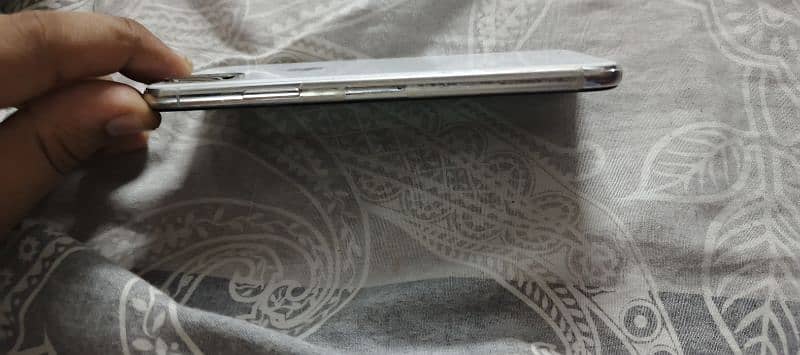 Iphone xs 256 Rs:39k factory unlock non pta 5