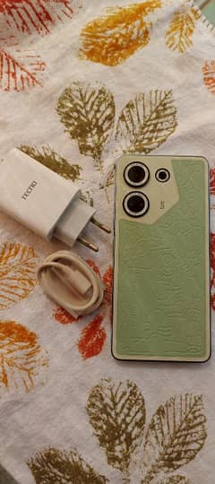Tacno camon 20 8*8gb ram 256gb memory charger and phone only
