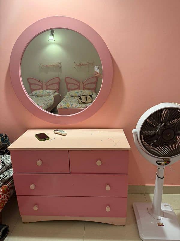 2 single beds in good condition with side tables and Mirror 0