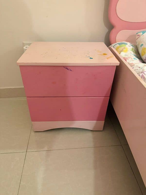 2 single beds in good condition with side tables and Mirror 2