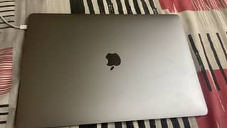 macbook 2019 i9 32/512gb just one scratch on body