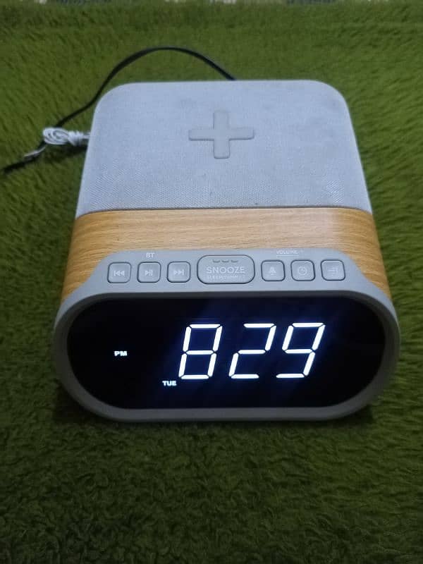 Bluetooth Table Clock Speaker wireless Charger 0